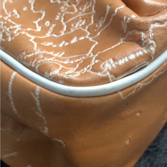 Alviero Martini Cognac and White Leather Adjustable Shoulder Bag - Picture 5 of 9